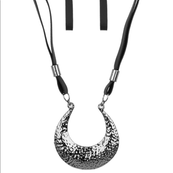 Majorly Moonstruck - Black Necklace - Picture 3 of 3